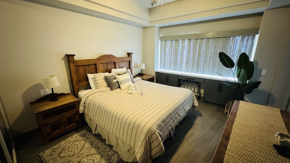 Condo, 2 Bedrooms