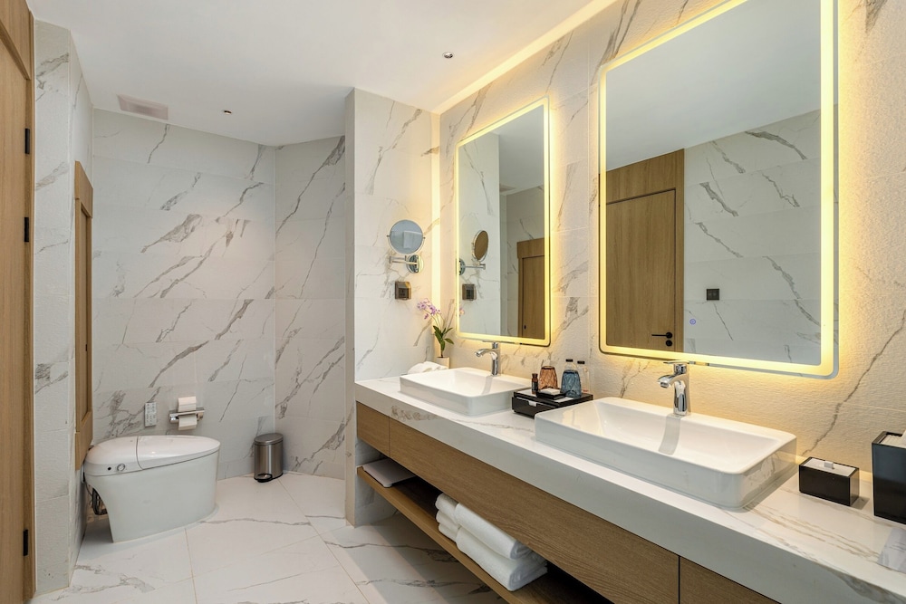One Bedroom Suite - Photo 8