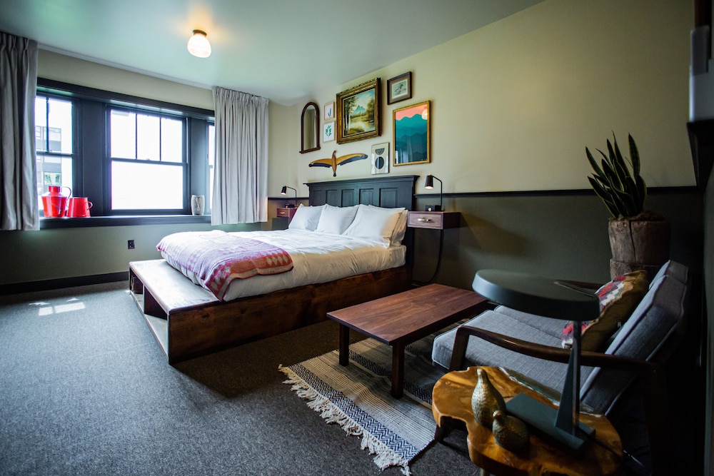 Basic Room, Multiple Beds, Shared Bathroom (Small Bunk Room with Shared Bath)