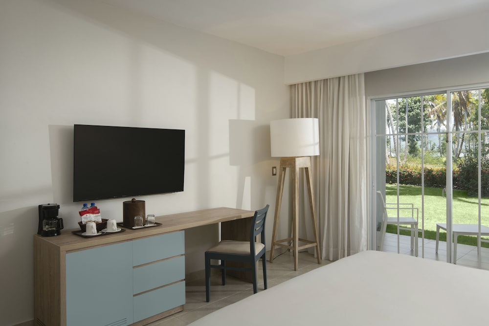 Standard Room, 1 King Bed, Garden View - Photo 7