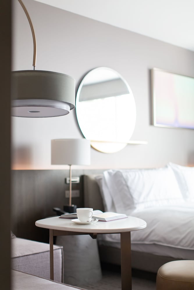 Century Plaza, 1 King Bed (Hearing & Mobility Accessible)