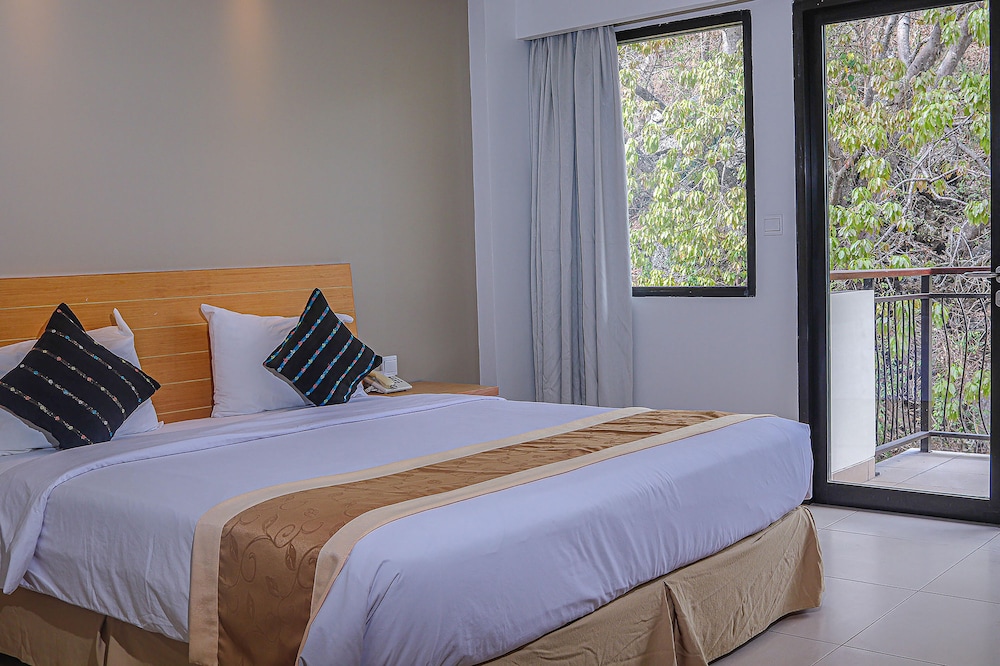 Superior Double or Twin Room, Hill View photo 2