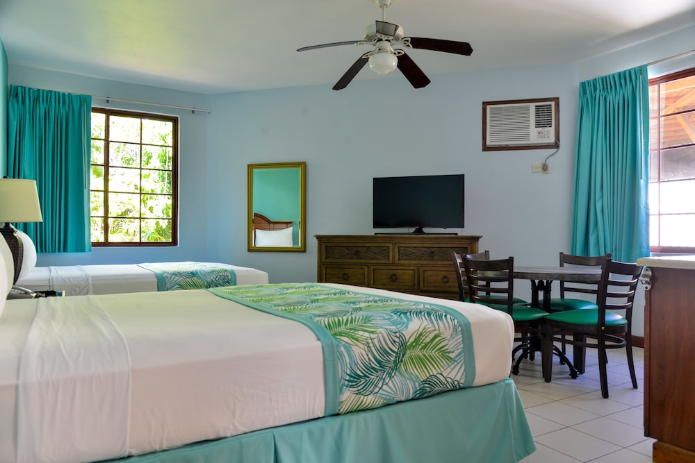 Superior Room, 2 Queen Beds - Photo 3