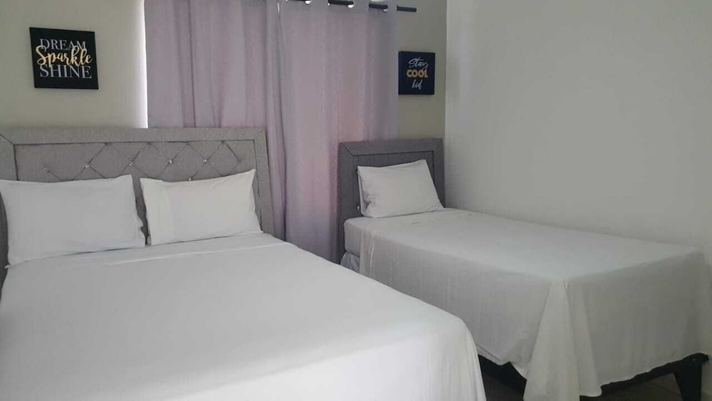Comfort Room, Multiple Beds, Non Smoking