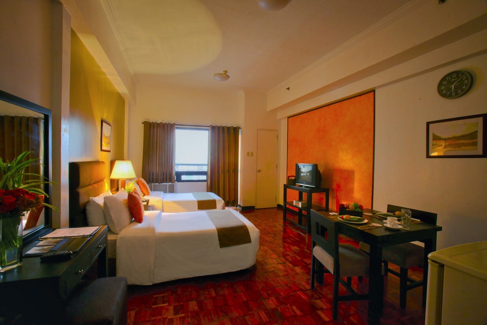 Quadruple Room, 2 Queen Beds photo 2