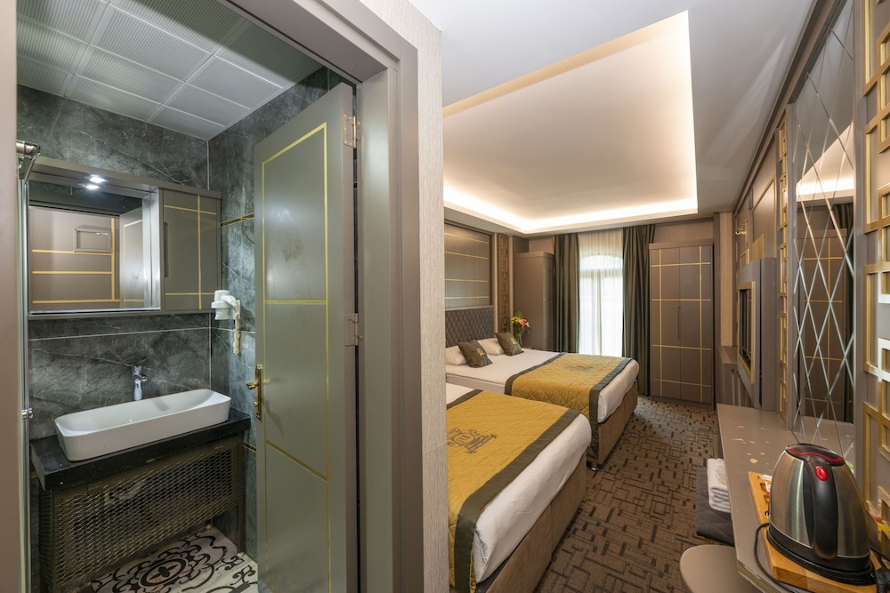 Superior Quadruple Room photo 2