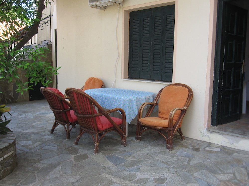 Family Apartment, 1 Bedroom, Garden View, Ground Floor photo 3