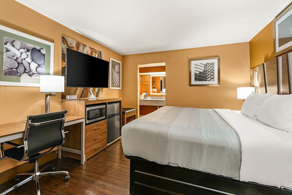 Standard Room, 1 King Bed - Photo 2