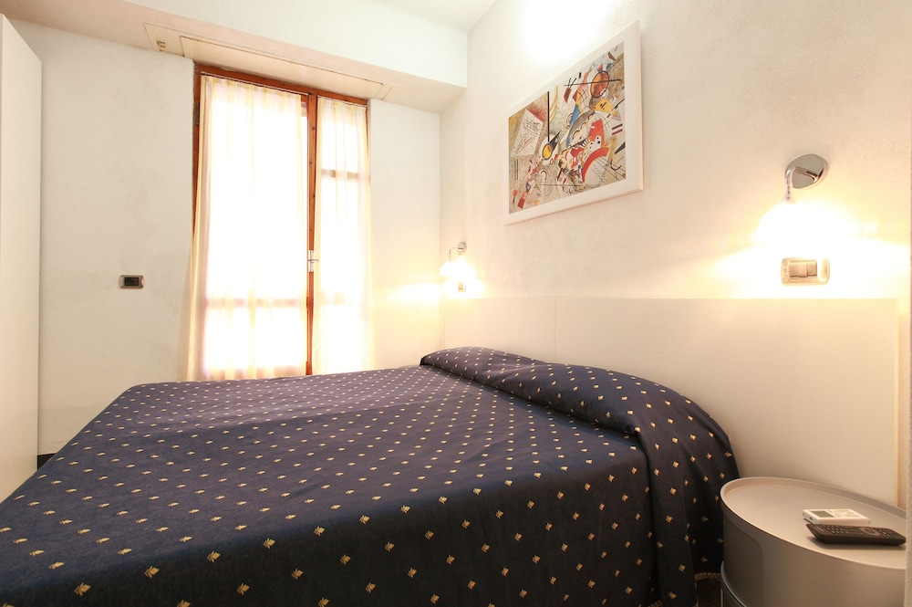 Basic Double Room, 1 Queen Bed photo 2