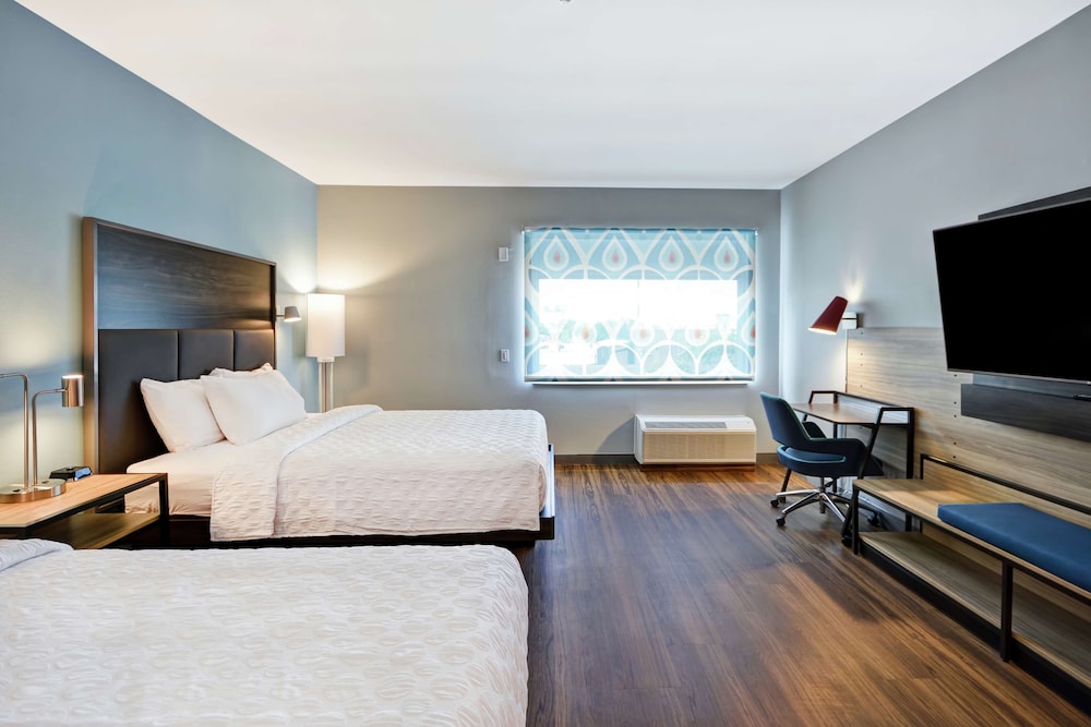 Room, 2 Queen Beds, Accessible, Bathtub - Photo 3