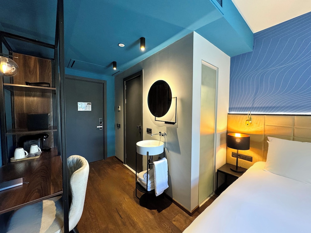 Standard Double Room, City View photo 2