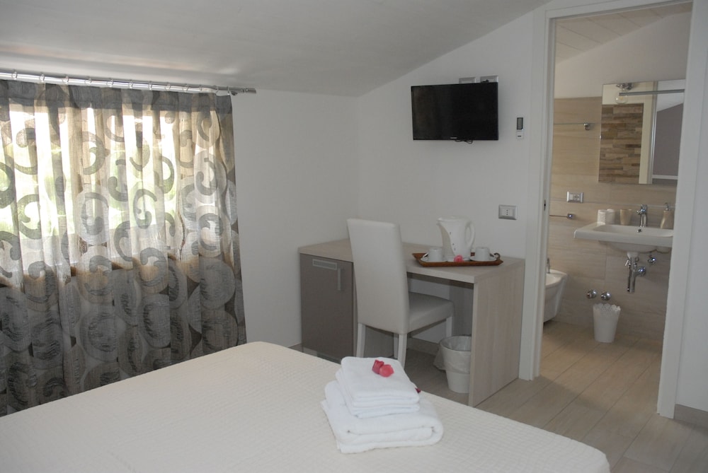 Standard Double Room, 1 Queen Bed photo 2