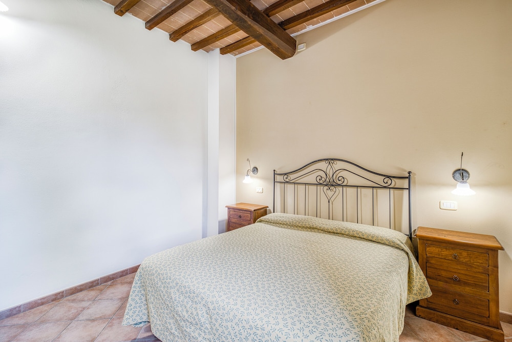 Family Apartment, 1 Bedroom (Grano Family Apt Shared Pool Volerra) photo 2