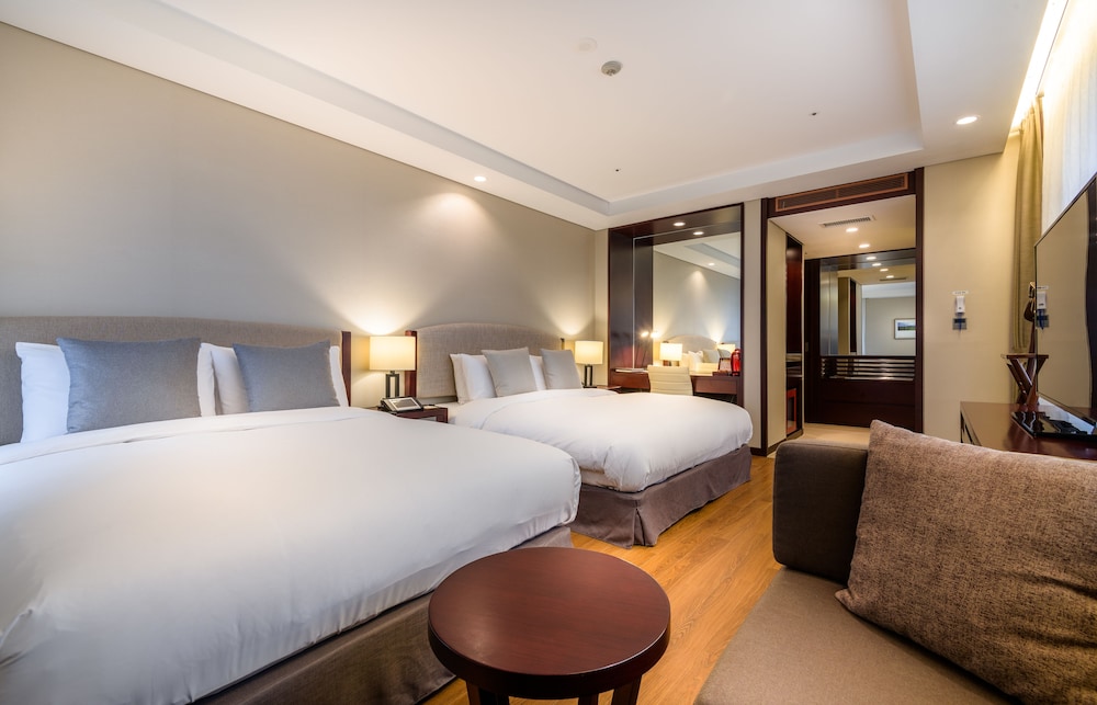 Park Suite (2 Double Beds)