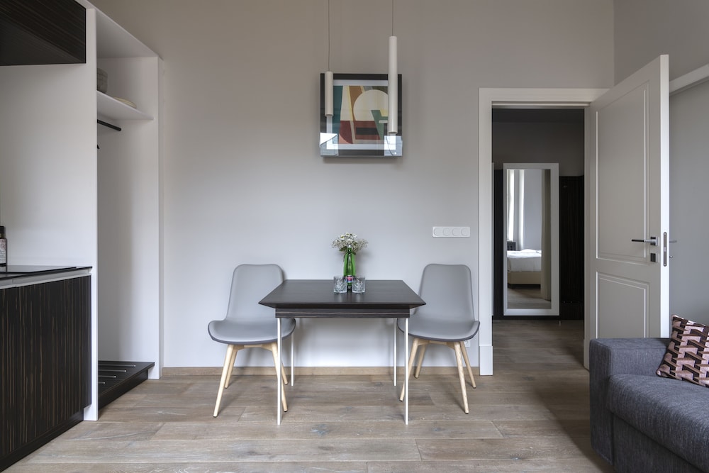 XL Studio with Kitchenette and Sofa bed