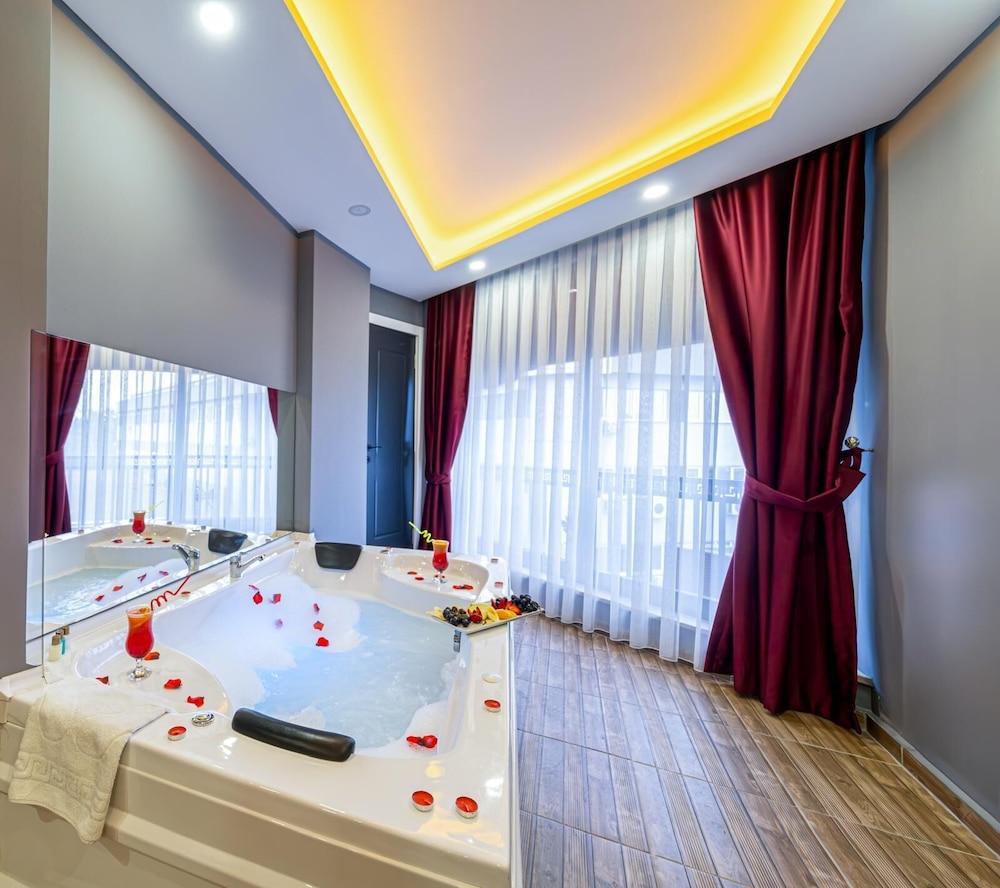 Deluxe Room, Private Bathroom, City View photo 1
