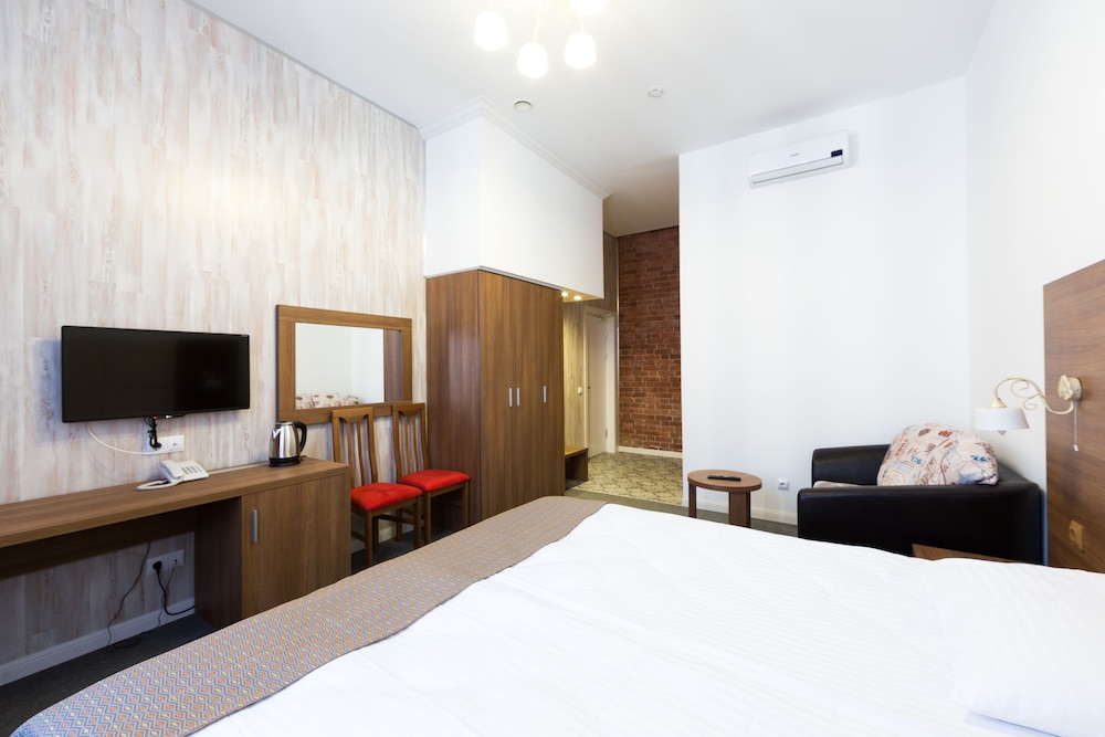 Standard Double Room (with Sofa) photo 3