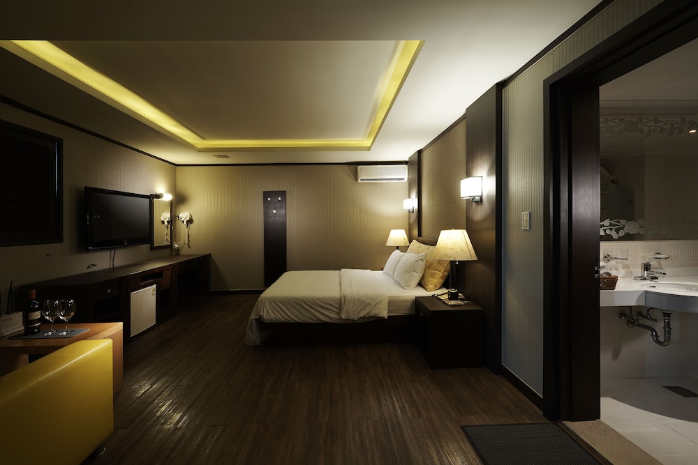 Deluxe Double Room - Photo 1