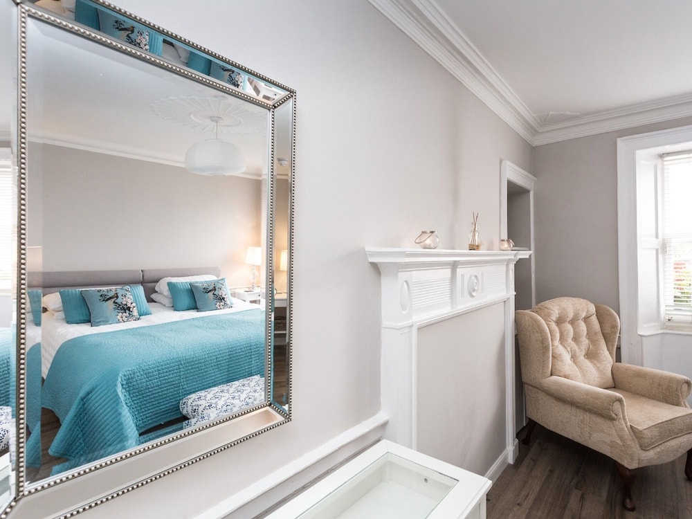 Superior Double Room, Ensuite (Town Square) photo 2