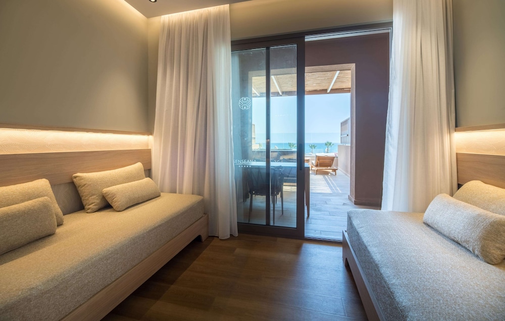 Petite Suite Sea View with Outdoor Hot Tub - Photo 14