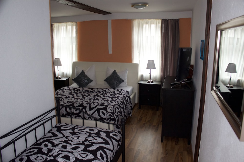 Standard Triple Room, Ensuite, City View photo 2
