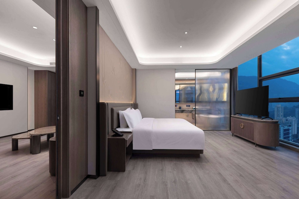 Suite, 1 King Bed (Prestige)
