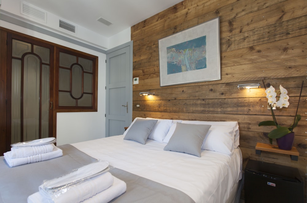 Classic Double Room, 1 Queen Bed, City View - Photo 5