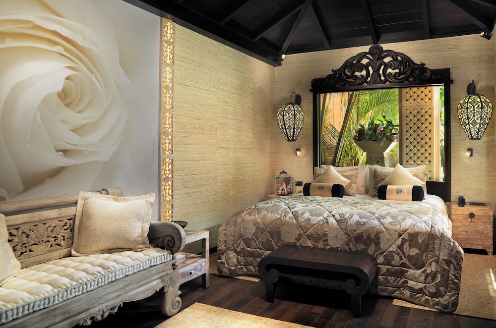 2 bedroom Queen Villa (private heated pool)