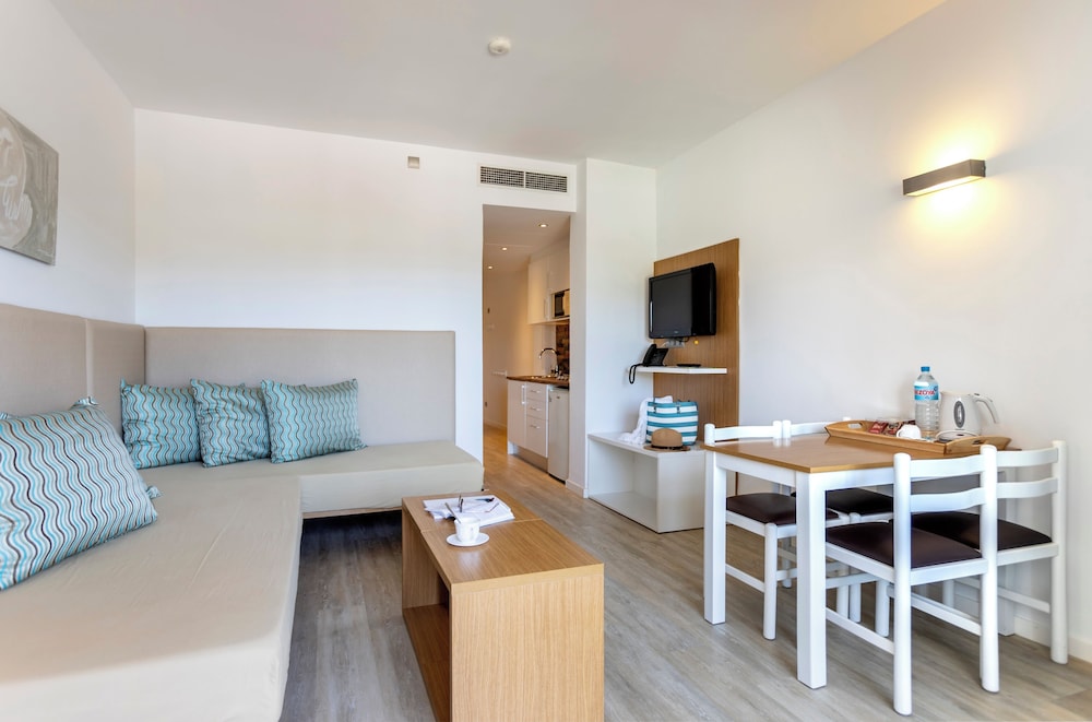 Superior Apartment, 1 Bedroom, Balcony - Photo 4
