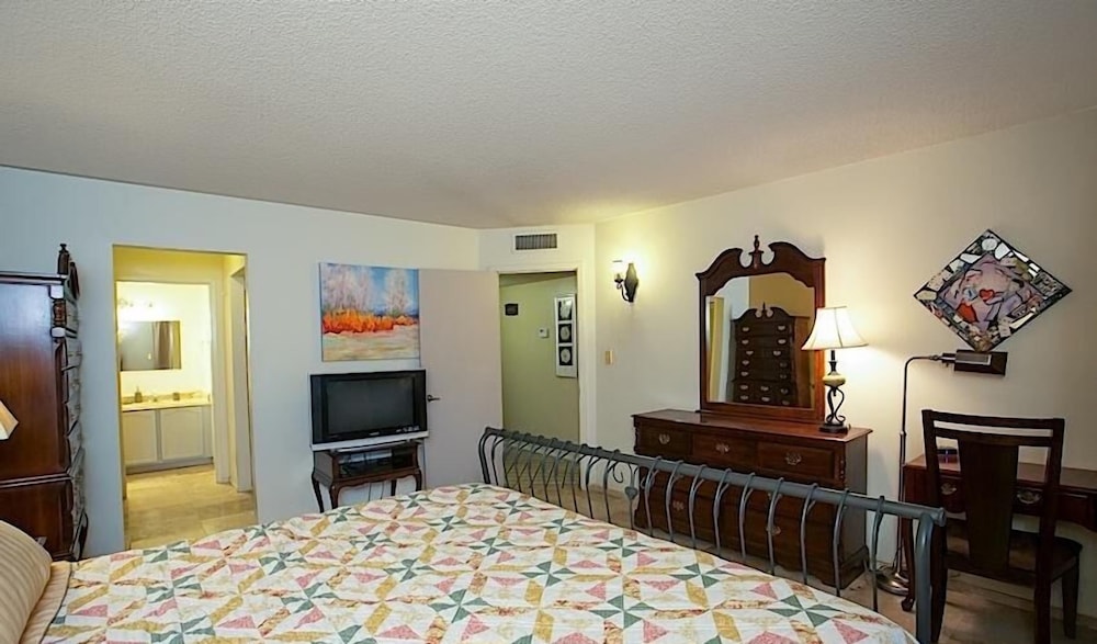 Condo, 3 Bedrooms photo 3