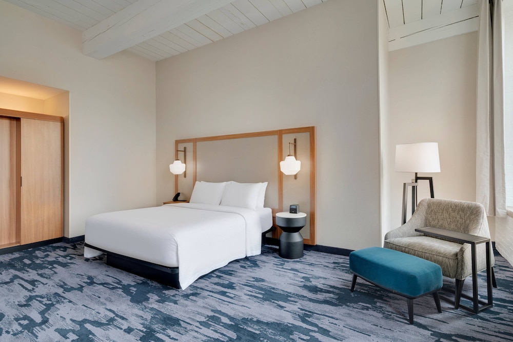 Studio Suite, 1 King Bed with Sofa bed (View)