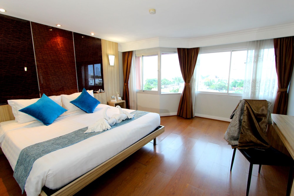 Deluxe Double Room, 1 King Bed - Photo 3