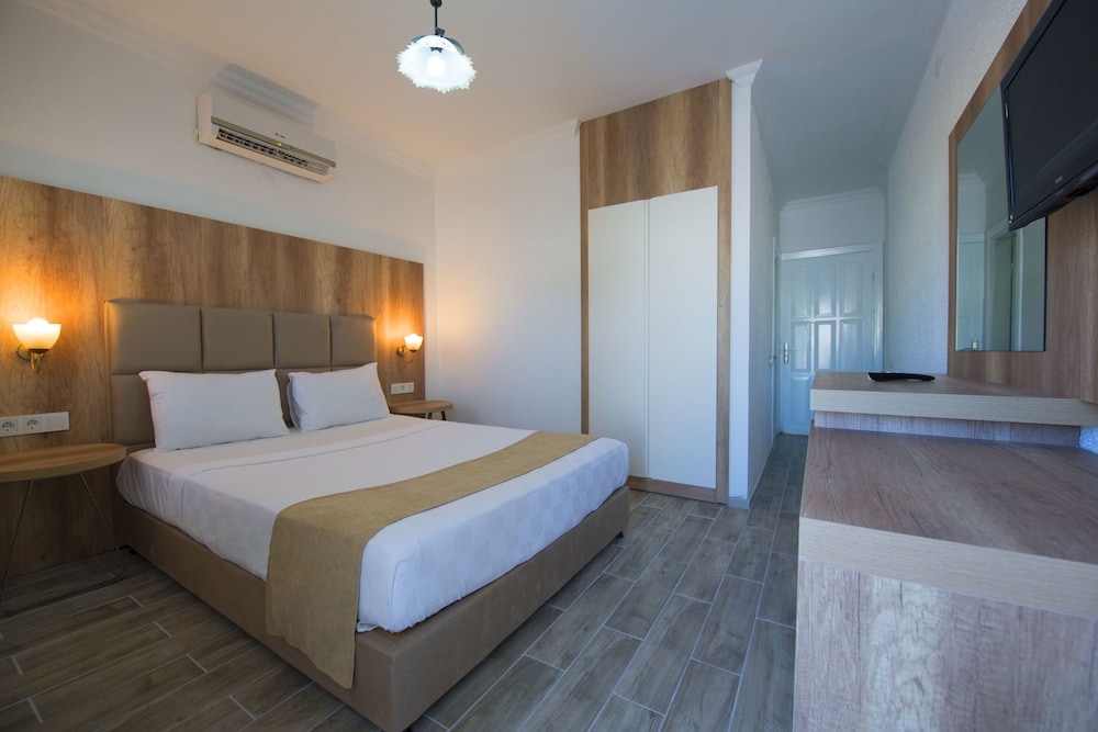 Superior Quadruple Room, Balcony - Photo 2