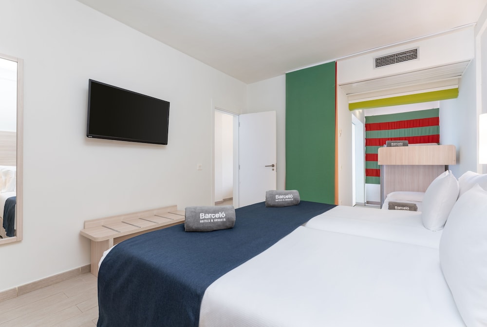 Family Suite (4 adults + 2 children) photo 3