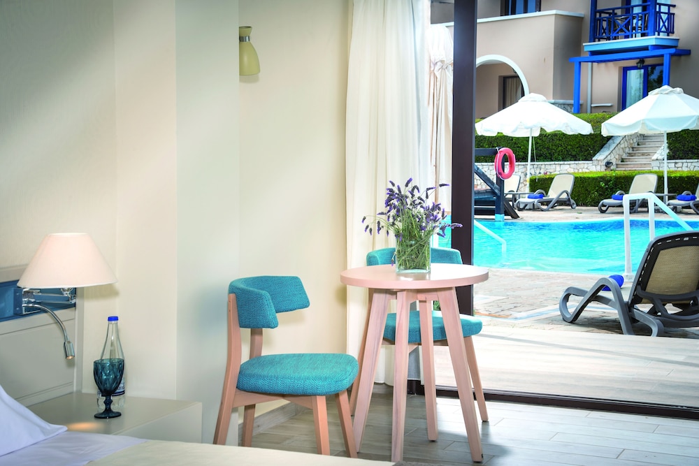Bungalow (Swim up) - Photo 4