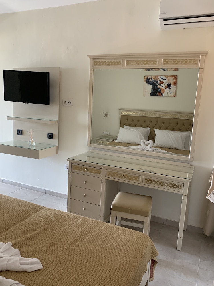Studio Apartment with Sea View photo 3