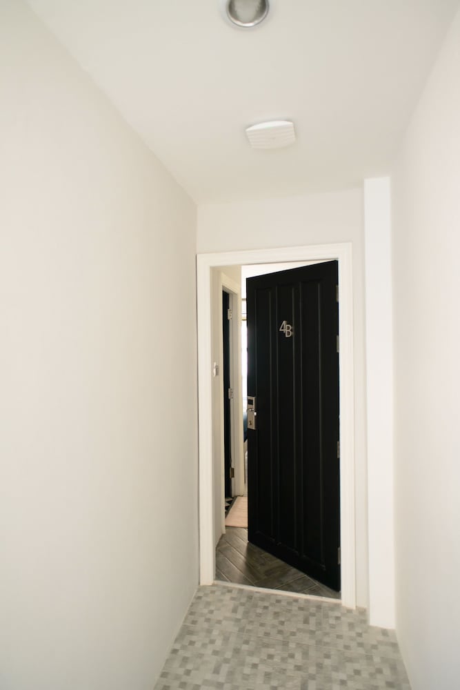Economy Double Room, 1 King Bed, Non Smoking photo 2