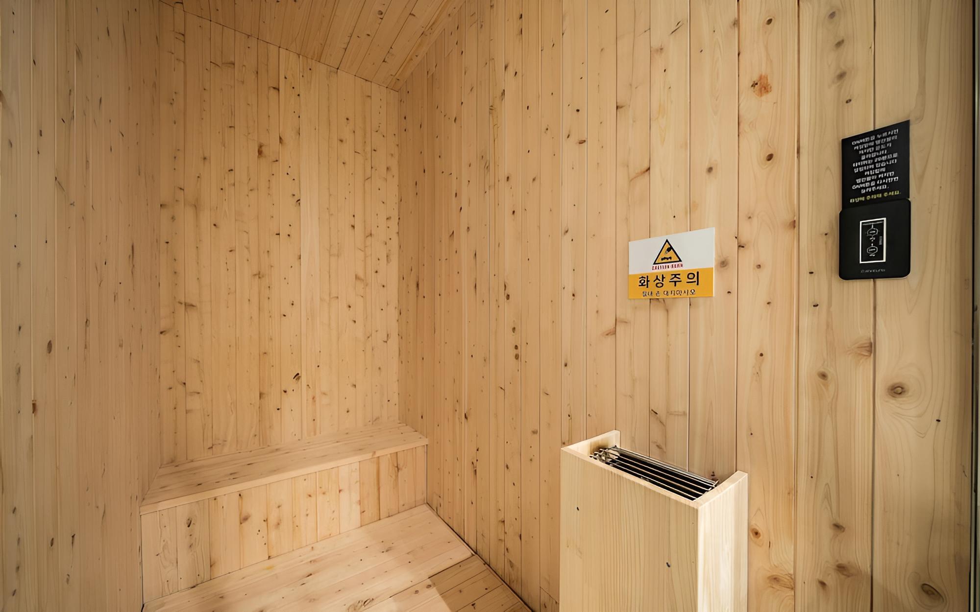 Room (Suite Sauna A (75" TV sauna PC for 1 ) photo 3