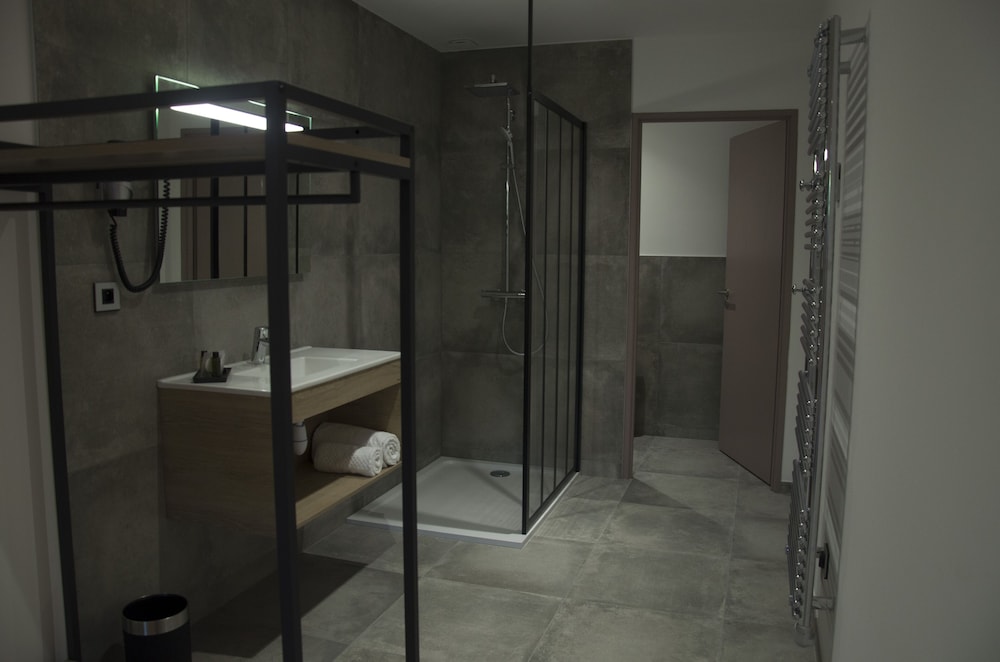 Executive Double Room, Ensuite, City View - Photo 2