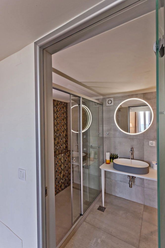 Executive Suite, Sea View (Split Level) photo 2