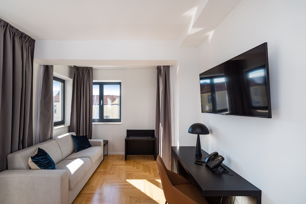 Deluxe Room - Photo 29