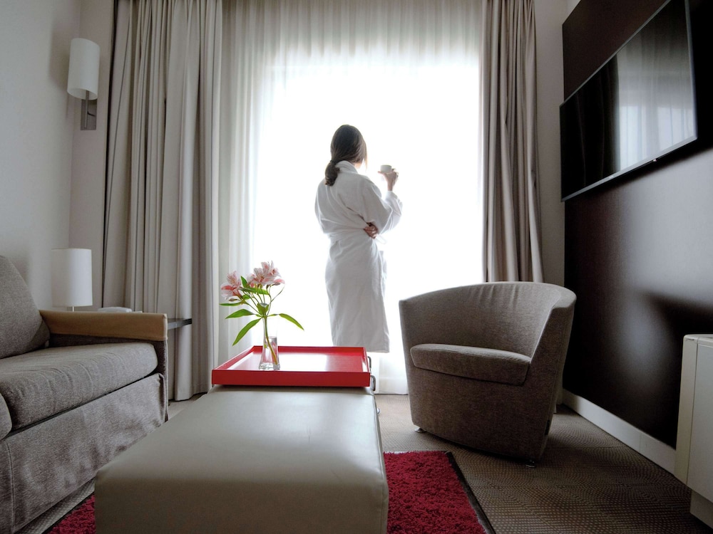 Executive Room With Balcony, 1 double bed or 1 double bed with sofa bed - Photo 8