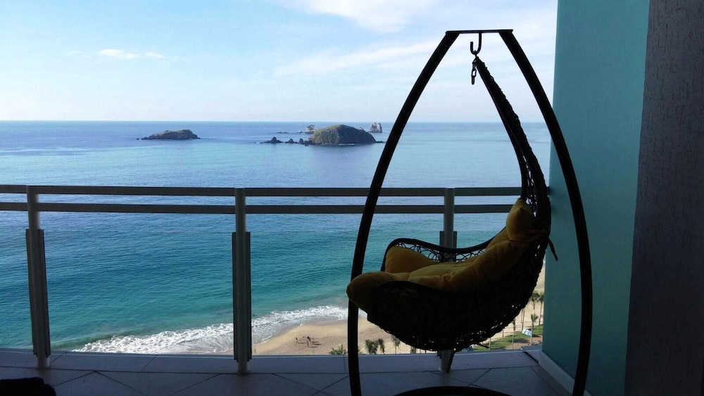 Family Condo, 3 Bedrooms, Ocean View, Oceanfront photo 3