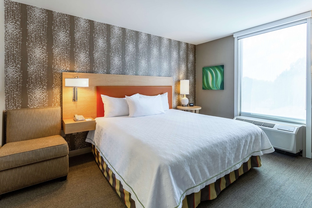 Suite, 1 King Bed, Non Smoking photo 2
