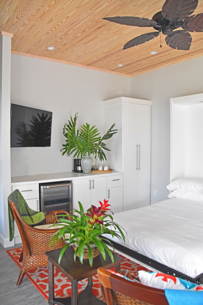 Luxury Suite, 1 Bedroom, Poolside