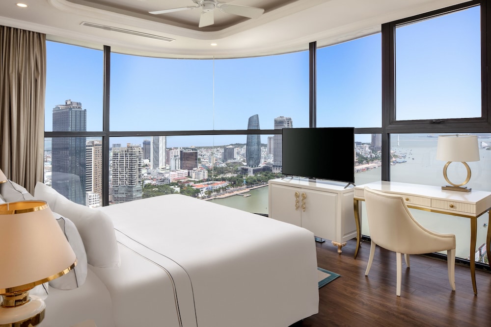 Room (Panoramic River View)