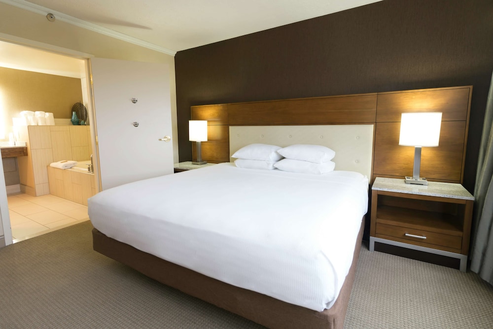 Presidential Suite, 1 King Bed, Accessible photo 2