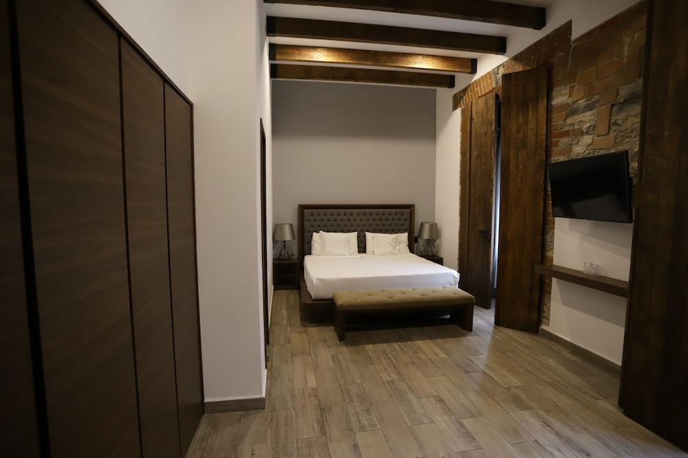 Junior Suite, 1 King Bed - Photo 2