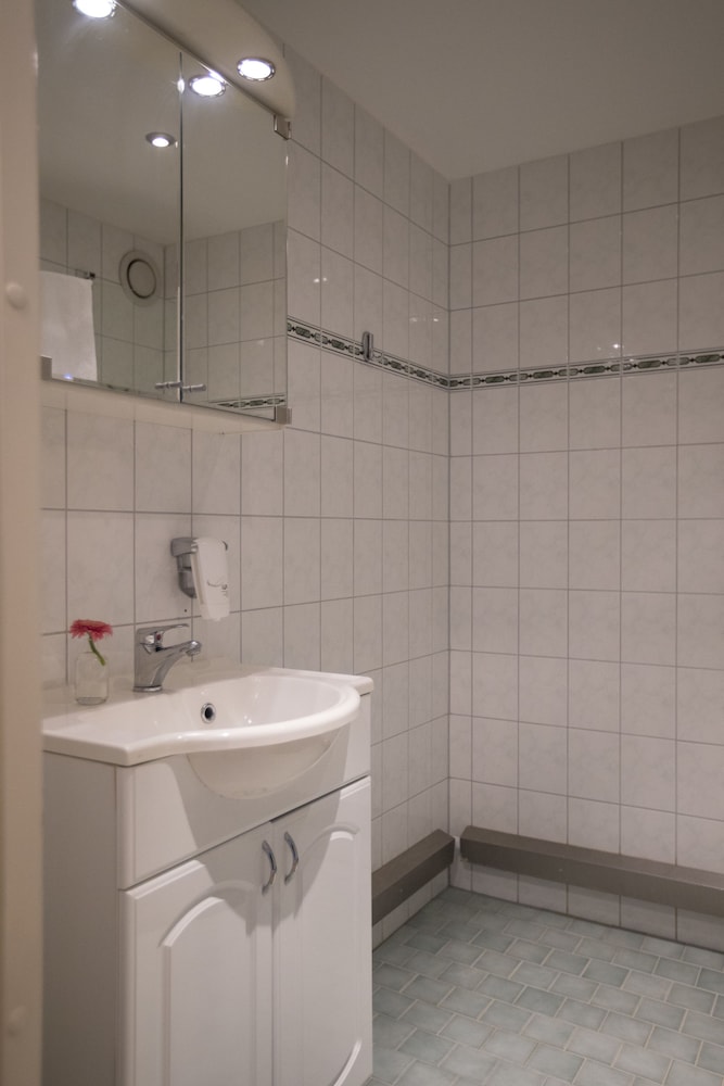Standard Twin Room - Photo 5