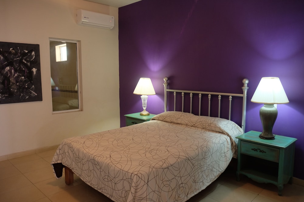 Single Room, 1 Queen Bed photo 2